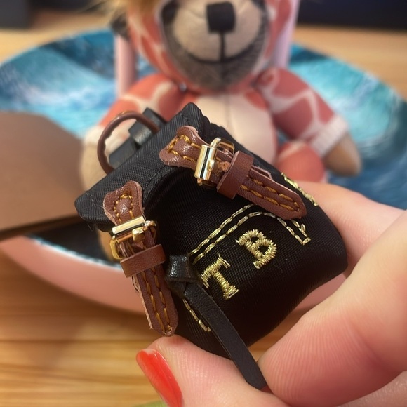 BURBERRY Giraffe with backpack key ring purse charm - Picture 3 of 8
